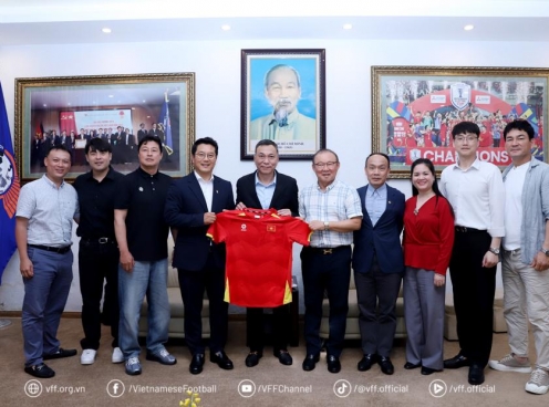 Video: HLV Park Hang Seo đến làm việc tại VFF