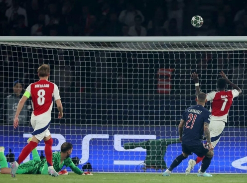 Khoảnh khắc đáng quên khiến Arsenal tan mộng Champions League