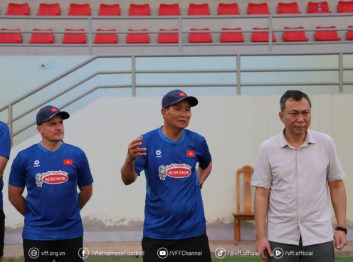 Chủ tịch VFF động viên ĐT nữ Việt Nam trước ngày đấu CLB Đức