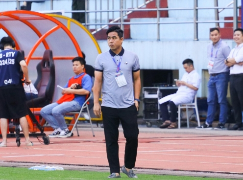 HLV Ninh Bình chấp nhận đá xấu để có 3 điểm