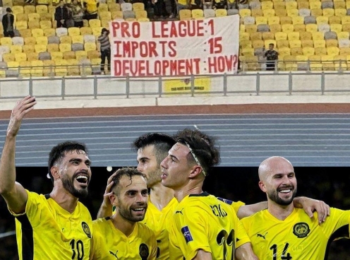 CĐV Malaysia: 'Thật đáng xấu hổ nếu cả ĐTQG toàn nhập tịch'