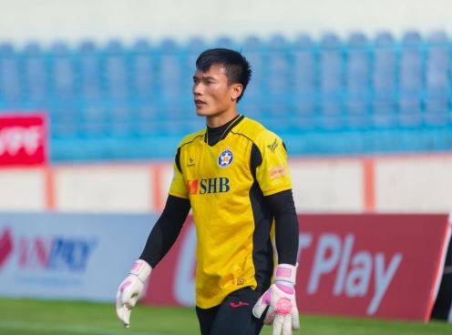 Bùi Tiến Dũng tự tin đấu Công Phượng trận play-off, sẵn sàng bắt pen