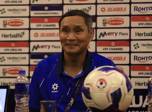 HLV Mai Đức Chung: 'Huỳnh Như lớn tuổi rồi nhưng không nên chê trách'