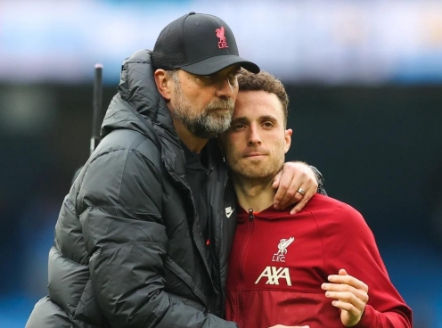 Jurgen Klopp không thể cầm lòng khi Diogo Jota ra đi