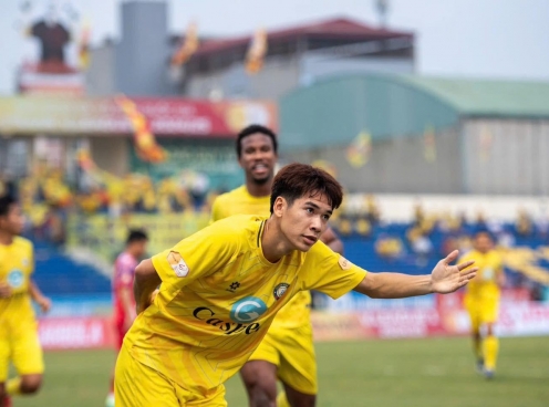 Sao trẻ hay nhất V-League nói gì khi bất ngờ trở lại U23 Việt Nam?