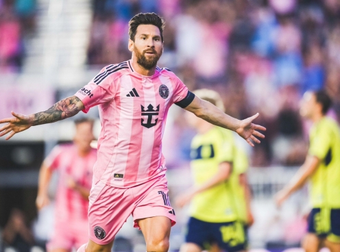 Messi lập siêu kỷ lục độc nhất lịch sử, vượt qua Ronaldo