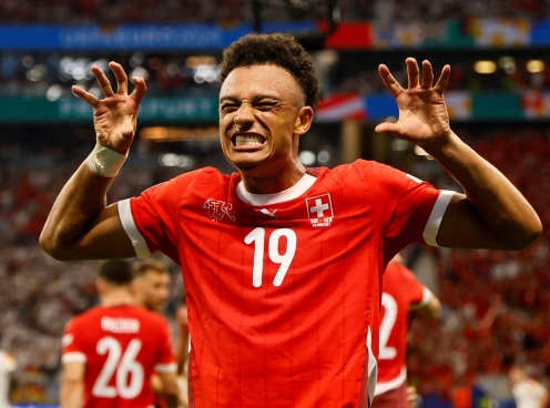 Chuyển nhượng MU 25/7: Vụ Antony 'có biến', quyết nẫng tay trên 'Neymar Thụy Sĩ'