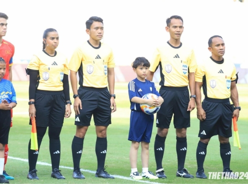 Trọng tài mắc sai lầm sơ đẳng trận U23 Việt Nam vs U23 Philippines