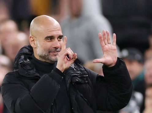 Guardiola đếm cúp để chuyển giao cho Liverpool?