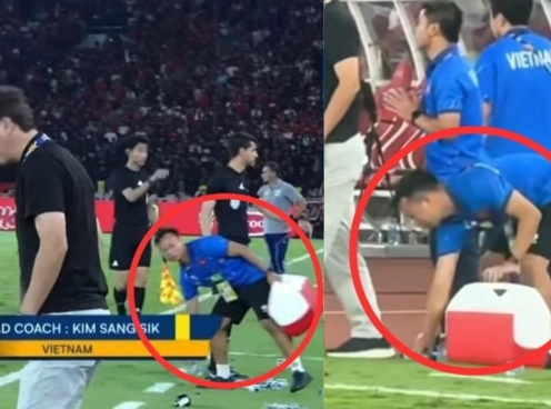 Bác sĩ U23 Việt Nam nói sự thật những chai nước ở đường biên
