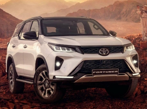 Bộ đôi Toyota Fortuner, Hilux 2025 hé lộ động cơ 'tiết kiệm xăng' mới trong bản nâng cấp sắp tới