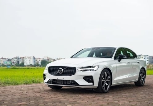 Volvo S60 2020 rao bán ngang ngửa Toyota Camry sau khi 'lướt' 21.000 kilomet