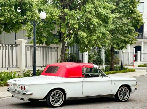 Huyền thoại của thập niên 60 Chevrolet Corvair Convertible 1962 rao bán với mức giá đáng chú ý