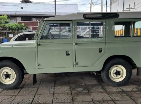 Land Rover Series II 109 1975: Mẫu xe cổ hiếm có với giá trị sưu tầm cao