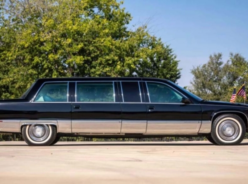 Xe limousine bọc thép của Cựu Tổng Thống Bill Clinton chuẩn bị đấu giá