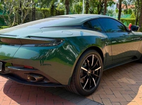 Lăn bánh 1.300 km, Aston Martin DB11 2022 'rẻ' gần 5 tỷ đồng so với mua mới