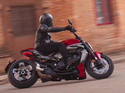 Ducati XDiavel V4: Mãnh thú đường phố với động cơ V4 mới