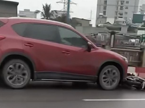 Triệu tập tài xế Mazda CX-5 kéo lê xe máy sau tai nạn trên cầu Vĩnh Tuy