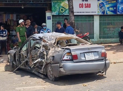 Ô tô mất lái tự gây tai nạn nghiêm trọng, tài xế có nồng độ cồn vượt 5 lần mức kịch khung