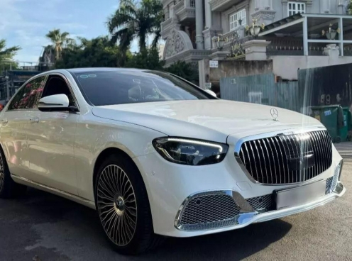Mercedes E-Class độ thành Maybach S-Class với chi phí chỉ vài chục triệu đồng