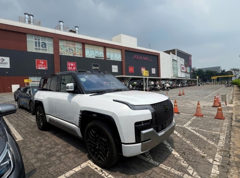 BYD lần đầu ra mắt hai mẫu xe điện cao cấp Yangwang U8 và Denza Z9 GT tại Việt Nam