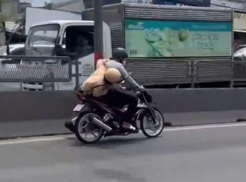 Tài xế bỏ chạy khiến CSGT bám víu sau xe máy: Hành vi nguy hiểm và bài học cảnh tỉnh