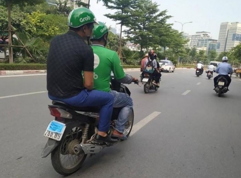 Dù mức phạt tăng cao, các shipper vẫn liều lĩnh che biển số