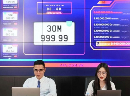 Biển số 'ngũ quý 9' 30M-999.99 chốt giá gần 9,5 tỷ sau cuộc đấu giá nghẹt thở