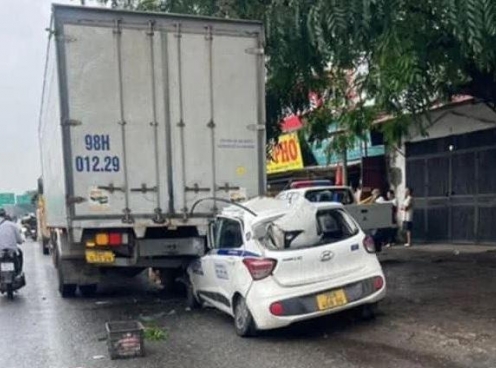 Tài xế taxi tử vong sau va chạm với xe tải dừng ven quốc lộ 1A