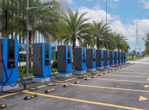 Giá điện trạm sạc tăng từ tháng 6: Liệu chi phí vận hành xe điện có còn rẻ hơn xe xăng?