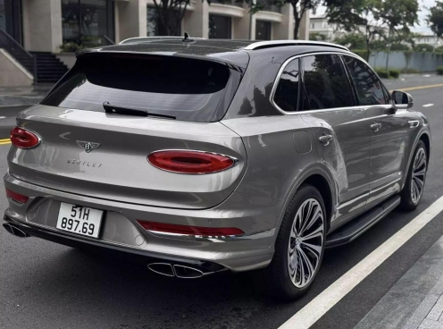 Cận cảnh Bentley Bentayga V8 2020 tại Thành phố Hồ Chí Minh: 4 năm chỉ chạy 1.308 km, như xe “đập hộp”