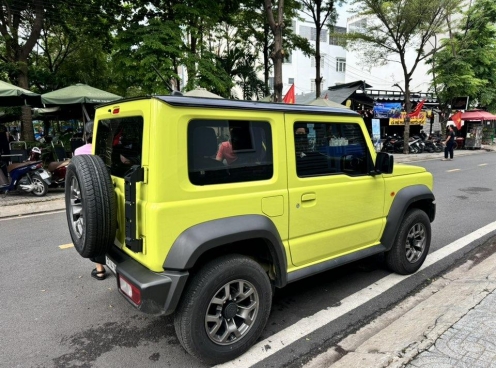 Giảm giá cả trăm triệu đồng, Suzuki Jimny vẫn gặp khó trên con đường chinh phục khách Việt