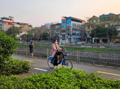 Tuyến đường xanh bên sông Tô Lịch thành “đường hoang”: Lỗi tại người dân hay quy hoạch?