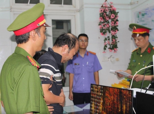 Tạm giữ tài xế ô tô gây tai nạn khiến 3 người tử vong tại Nghệ An