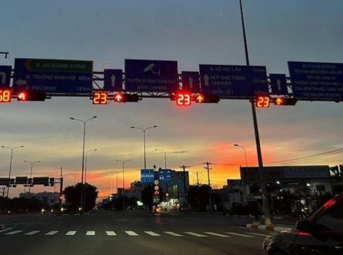 Vì sao đèn giao thông Hà Nội nhấp nháy bất thường? CSGT chính thức lên tiếng