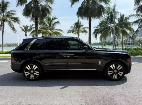 Rolls-Royce Cullinan 2020 rao bán với mức giá 'dễ thở' chưa từng có tại Việt Nam