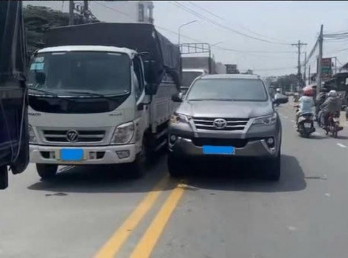 Xe tải vượt làn đâm người đi bộ ở Mê Linh: Người đi bộ cũng phải tuân thủ quy định