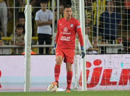 Thủ môn Việt kiều được ra sân bắt chính ở vòng loại Europa League