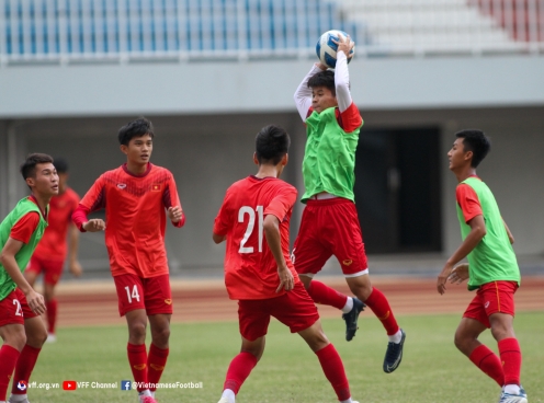 U16 Việt Nam tập 'bài dị' trước trận chung kết Đông Nam Á với Indonesia
