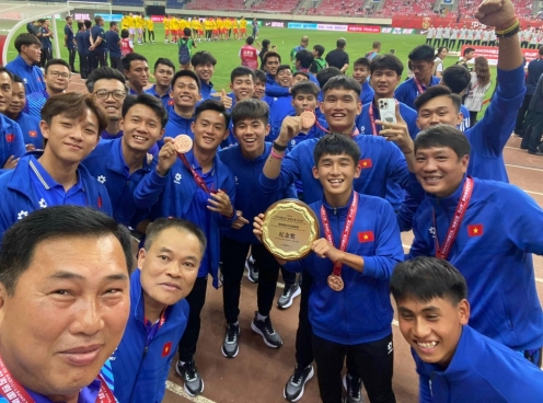 Chùm ảnh: U19 Việt Nam nhận giải thưởng tại Trung Quốc