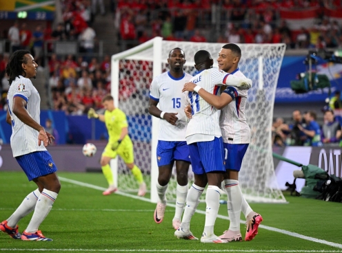 Trực tiếp Pháp 1-0 Áo: Phản lưới nhà tai hại