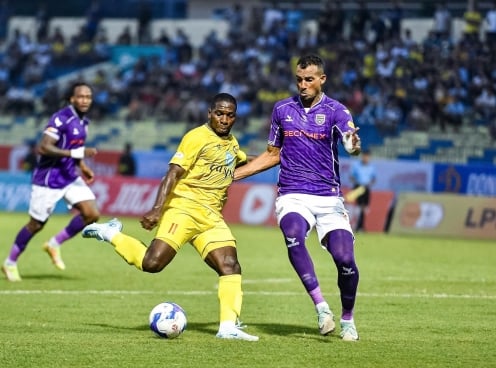 Tiền đạo Jamaica bị loại khỏi danh sách dự V-League