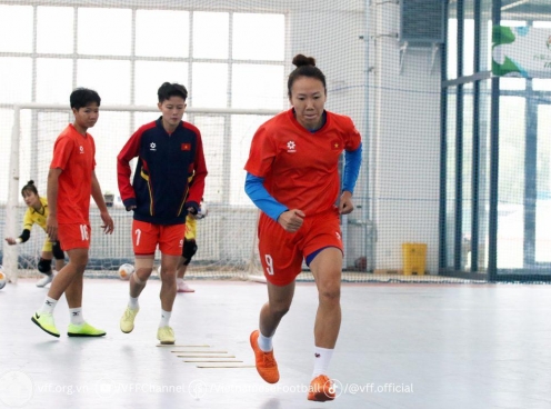 Tuyển Việt Nam tập buổi đầu tiên trên đất Trung Quốc