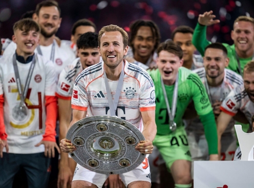 Kane ghi bàn trong ngày chính thức nâng đĩa bạc Bundesliga