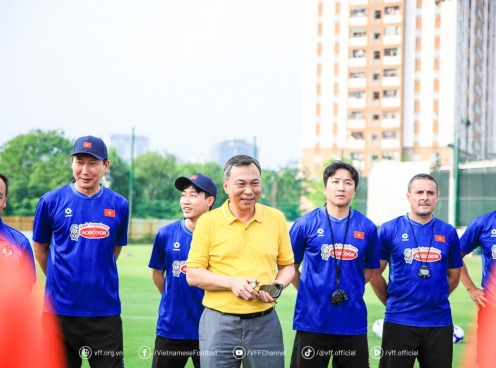 ĐT Việt Nam và U22 Việt Nam nhận 'doping tinh thần'