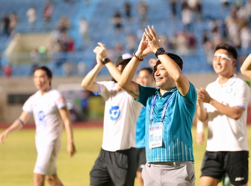 HLV Nam Định lập cột mốc ấn tượng sau chức vô địch V-League