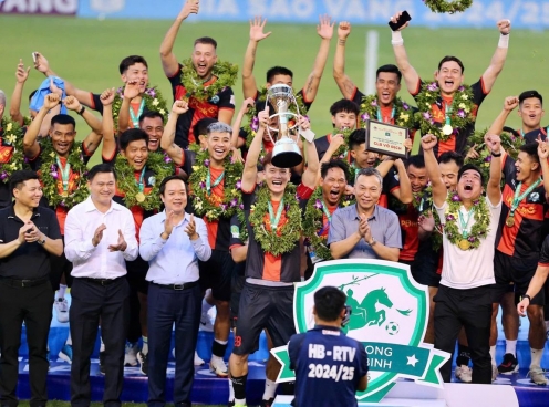 Vừa giành quyền lên hạng V-League, 1 CLB lập tức đổi tên