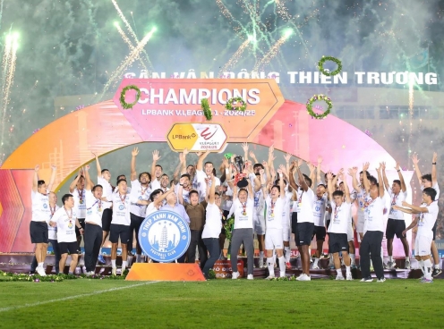 Chủ tịch VFF chúc mừng CLB Nam Định vô địch V-League