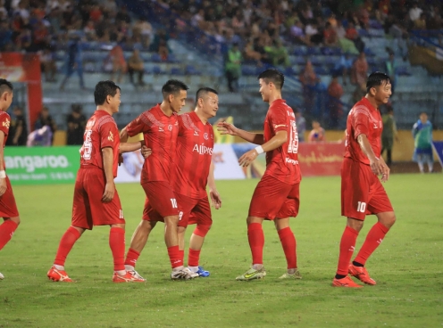 Trực tiếp Huyền thoại MU 2-3 Việt Nam All Stars: Ngược dòng