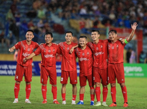 Việt Nam All Stars ngược dòng ấn tượng, đánh bại Huyền thoại MU